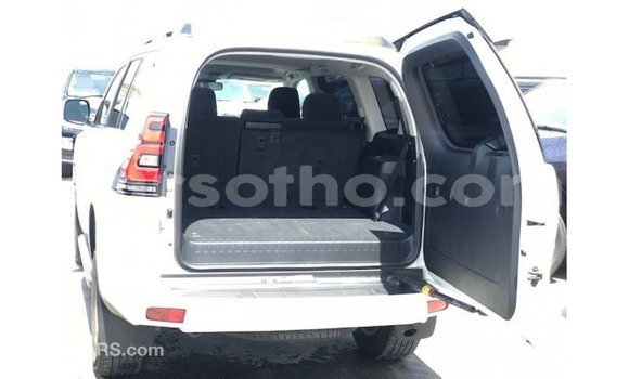 Acheter Import Voiture Toyota Prado Blanc à Import - Dubai, Maseru Acheter Import Voiture Toyota Prado Blanc à Import - Dubai, Maseru