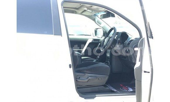 Acheter Import Voiture Toyota Prado Blanc à Import - Dubai, Maseru Acheter Import Voiture Toyota Prado Blanc à Import - Dubai, Maseru