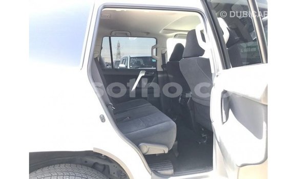 Acheter Import Voiture Toyota Prado Blanc à Import - Dubai, Maseru Acheter Import Voiture Toyota Prado Blanc à Import - Dubai, Maseru
