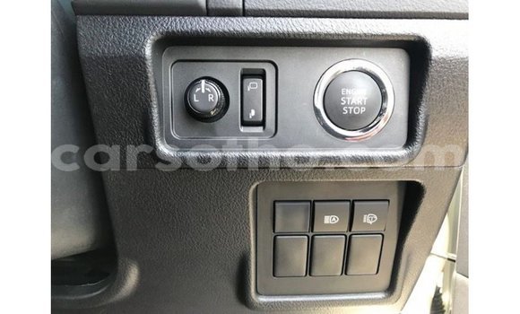 Acheter Import Voiture Toyota Prado Blanc à Import - Dubai, Maseru Acheter Import Voiture Toyota Prado Blanc à Import - Dubai, Maseru