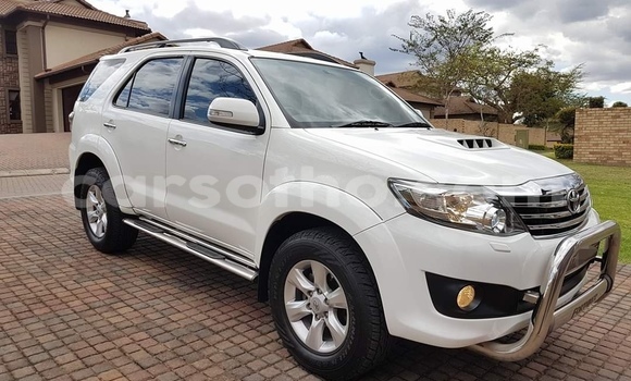 Buy Used Toyota Fortuner White Car in Maputsoa in Leribe Buy Used Toyota Fortuner White Car in Maputsoa in Leribe