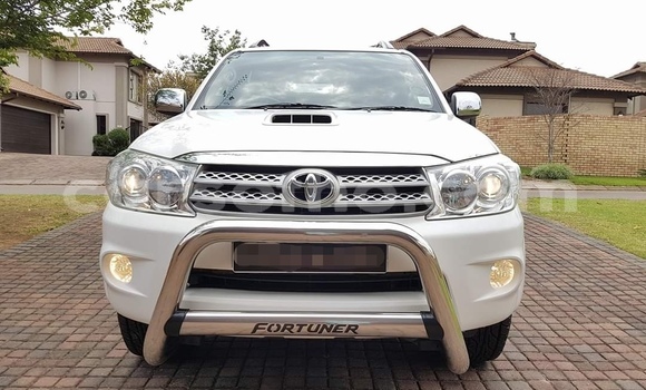Buy Used Toyota Fortuner White Car in Maputsoa in Leribe Buy Used Toyota Fortuner White Car in Maputsoa in Leribe