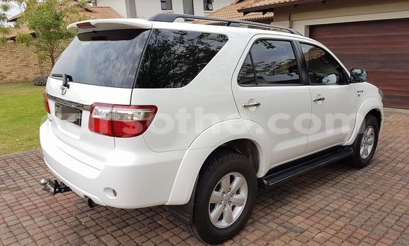 Buy Used Toyota Fortuner White Car in Maputsoa in Leribe Buy Used Toyota Fortuner White Car in Maputsoa in Leribe