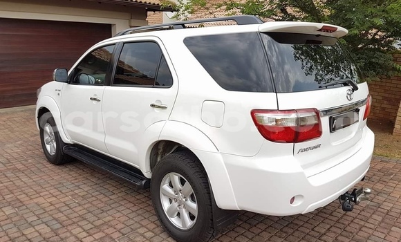 Buy Used Toyota Fortuner White Car in Maputsoa in Leribe Buy Used Toyota Fortuner White Car in Maputsoa in Leribe