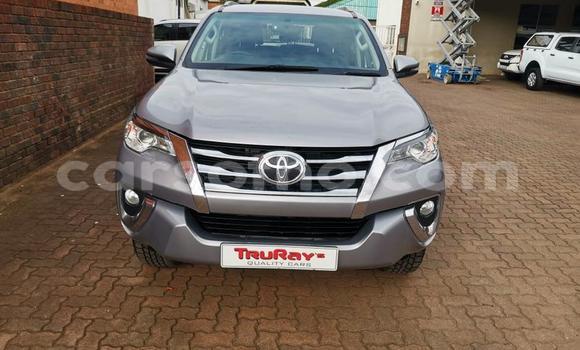 Sayi Na hannu Toyota Fortuner Beige Mota in Hlotse a Leribe Sayi Na hannu Toyota Fortuner Beige Mota in Hlotse a Leribe