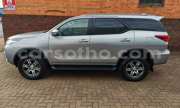Sayi Na hannu Toyota Fortuner Beige Mota in Hlotse a Leribe Sayi Na hannu Toyota Fortuner Beige Mota in Hlotse a Leribe