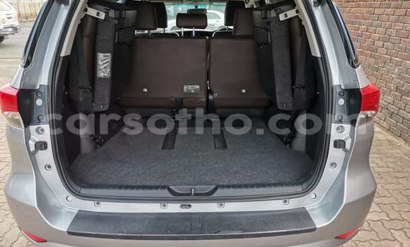 Sayi Na hannu Toyota Fortuner Beige Mota in Hlotse a Leribe Sayi Na hannu Toyota Fortuner Beige Mota in Hlotse a Leribe