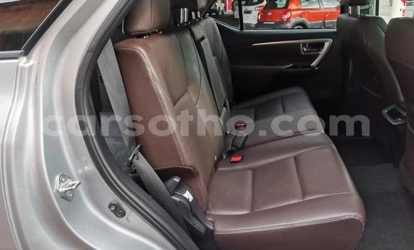 Sayi Na hannu Toyota Fortuner Beige Mota in Hlotse a Leribe Sayi Na hannu Toyota Fortuner Beige Mota in Hlotse a Leribe