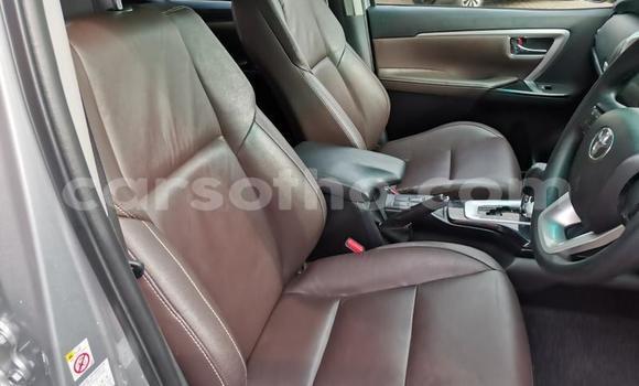 Sayi Na hannu Toyota Fortuner Beige Mota in Hlotse a Leribe Sayi Na hannu Toyota Fortuner Beige Mota in Hlotse a Leribe