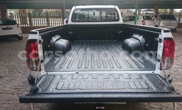 Buy Used Toyota Hilux White Car in Roma in Maseru Buy Used Toyota Hilux White Car in Roma in Maseru