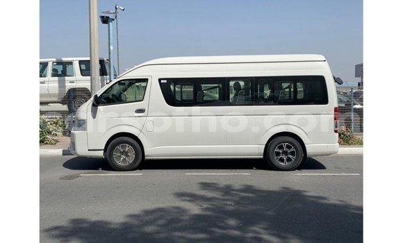 Acheter Import Voiture Toyota Hiace Blanc à Import - Dubai, Maseru Acheter Import Voiture Toyota Hiace Blanc à Import - Dubai, Maseru