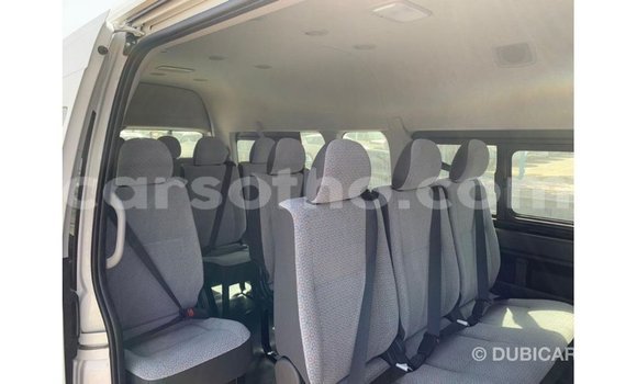 Acheter Import Voiture Toyota Hiace Blanc à Import - Dubai, Maseru Acheter Import Voiture Toyota Hiace Blanc à Import - Dubai, Maseru