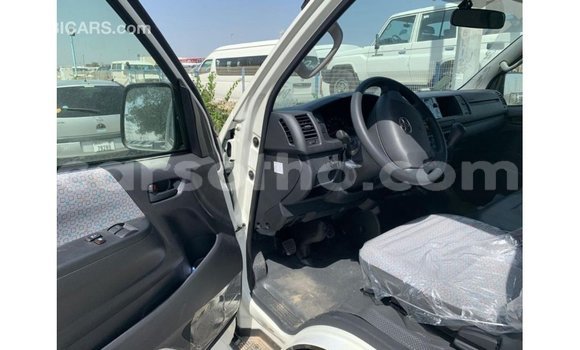 Acheter Import Voiture Toyota Hiace Blanc à Import - Dubai, Maseru Acheter Import Voiture Toyota Hiace Blanc à Import - Dubai, Maseru