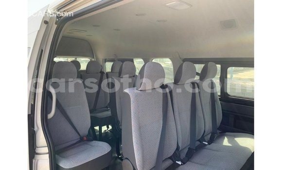 Acheter Import Voiture Toyota Hiace Blanc à Import - Dubai, Maseru Acheter Import Voiture Toyota Hiace Blanc à Import - Dubai, Maseru