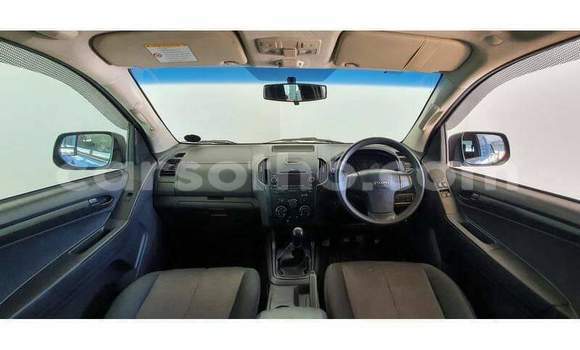 Acheter Occasion Voiture Isuzu KB Bleu à Hlotse, Leribe Acheter Occasion Voiture Isuzu KB Bleu à Hlotse, Leribe