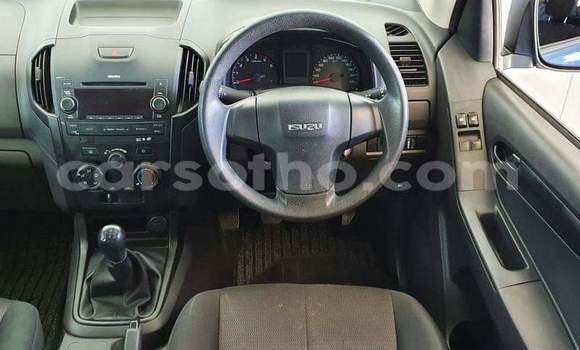 Acheter Occasion Voiture Isuzu KB Bleu à Hlotse, Leribe Acheter Occasion Voiture Isuzu KB Bleu à Hlotse, Leribe