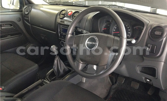 Acheter Occasion Voiture Isuzu KB Noir à Thaba–Tseka, Mafeteng Acheter Occasion Voiture Isuzu KB Noir à Thaba–Tseka, Mafeteng