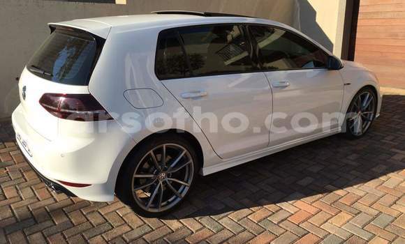 Sayi Na hannu Volkswagen Golf R White Mota in Maputsoa a Leribe Sayi Na hannu Volkswagen Golf R White Mota in Maputsoa a Leribe