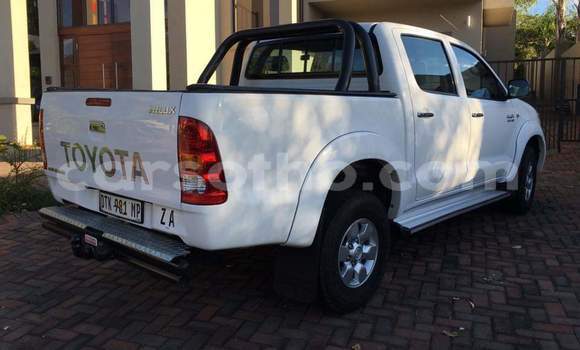 Acheter Occasion Voiture Toyota Hilux Blanc à Maputsoa, Leribe Acheter Occasion Voiture Toyota Hilux Blanc à Maputsoa, Leribe