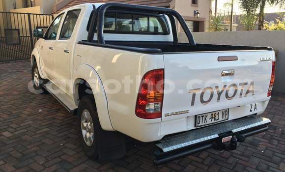 Acheter Occasion Voiture Toyota Hilux Blanc à Maputsoa, Leribe Acheter Occasion Voiture Toyota Hilux Blanc à Maputsoa, Leribe