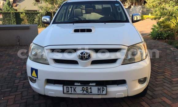 Acheter Occasion Voiture Toyota Hilux Blanc à Maputsoa, Leribe Acheter Occasion Voiture Toyota Hilux Blanc à Maputsoa, Leribe