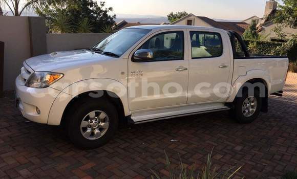 Acheter Occasion Voiture Toyota Hilux Blanc à Maputsoa, Leribe Acheter Occasion Voiture Toyota Hilux Blanc à Maputsoa, Leribe