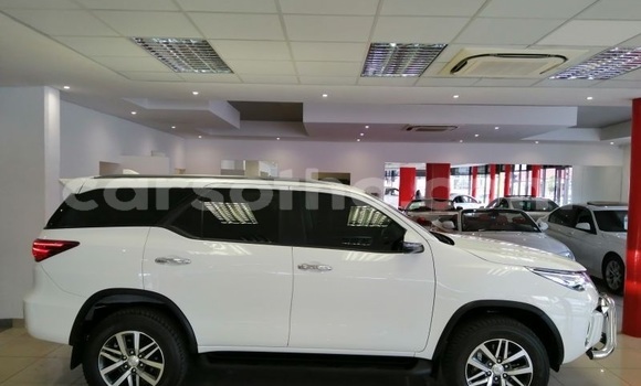 Buy Used Toyota Fortuner White Car in Maseru in Maseru Buy Used Toyota Fortuner White Car in Maseru in Maseru