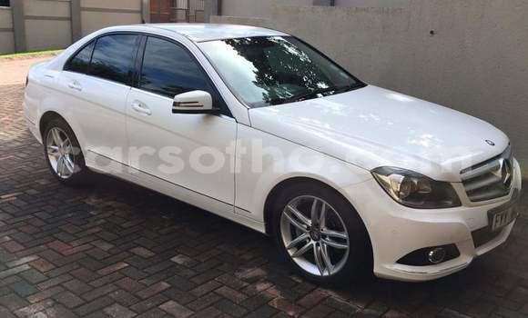 Sayi Na hannu Mercedes-Benz C–Class White Mota in Maseru a Maseru Sayi Na hannu Mercedes-Benz C–Class White Mota in Maseru a Maseru