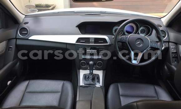 Sayi Na hannu Mercedes-Benz C–Class White Mota in Maseru a Maseru Sayi Na hannu Mercedes-Benz C–Class White Mota in Maseru a Maseru