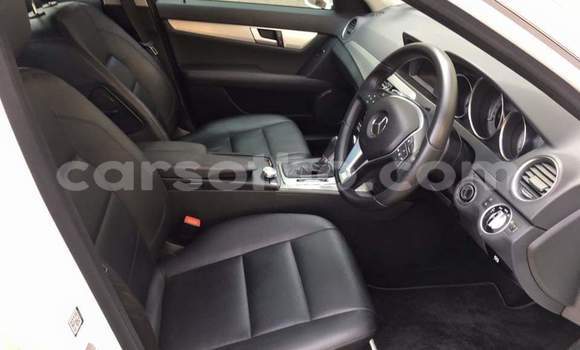 Sayi Na hannu Mercedes-Benz C–Class White Mota in Maseru a Maseru Sayi Na hannu Mercedes-Benz C–Class White Mota in Maseru a Maseru