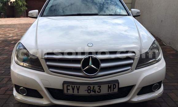 Sayi Na hannu Mercedes-Benz C–Class White Mota in Maseru a Maseru Sayi Na hannu Mercedes-Benz C–Class White Mota in Maseru a Maseru