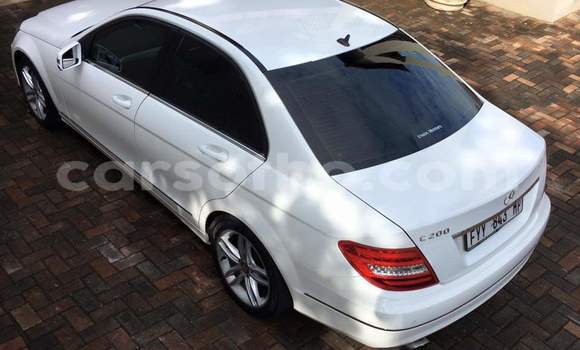 Sayi Na hannu Mercedes-Benz C–Class White Mota in Maseru a Maseru Sayi Na hannu Mercedes-Benz C–Class White Mota in Maseru a Maseru