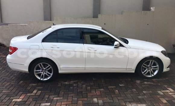 Sayi Na hannu Mercedes-Benz C–Class White Mota in Maseru a Maseru Sayi Na hannu Mercedes-Benz C–Class White Mota in Maseru a Maseru