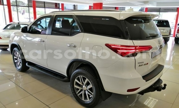 Buy Used Toyota Fortuner White Car in Maseru in Maseru Buy Used Toyota Fortuner White Car in Maseru in Maseru