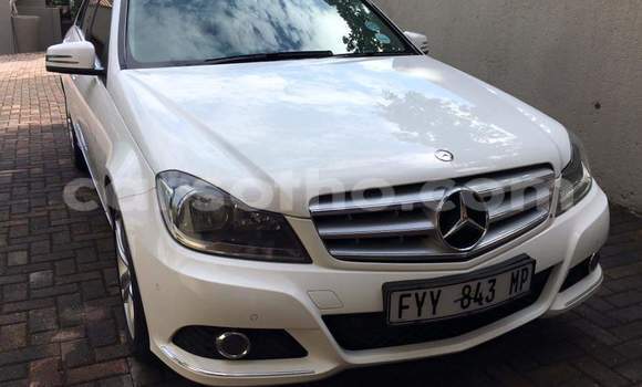 Sayi Na hannu Mercedes-Benz C–Class White Mota in Maseru a Maseru Sayi Na hannu Mercedes-Benz C–Class White Mota in Maseru a Maseru