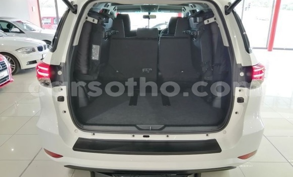 Buy Used Toyota Fortuner White Car in Maseru in Maseru Buy Used Toyota Fortuner White Car in Maseru in Maseru