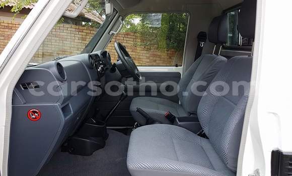 Acheter Occasion Voiture Toyota Land Cruiser Blanc à Maseru, Maseru Acheter Occasion Voiture Toyota Land Cruiser Blanc à Maseru, Maseru