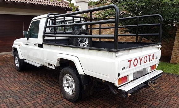 Acheter Occasion Voiture Toyota Land Cruiser Blanc à Maseru, Maseru Acheter Occasion Voiture Toyota Land Cruiser Blanc à Maseru, Maseru