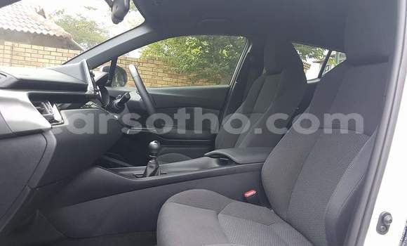 Sayi Na hannu Toyota C-HR White Mota in Maseru a Maseru Sayi Na hannu Toyota C-HR White Mota in Maseru a Maseru