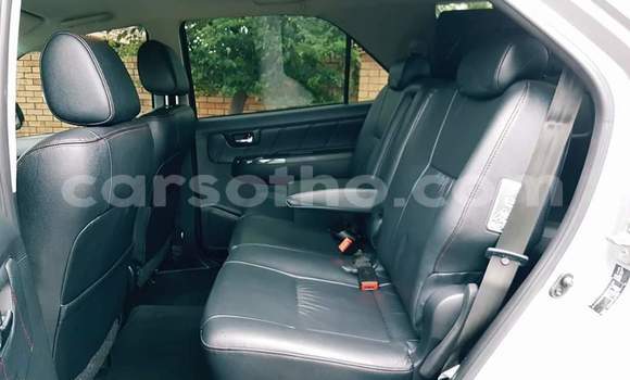 Sayi Na hannu Toyota Fortuner Silver Mota in Maseru a Maseru Sayi Na hannu Toyota Fortuner Silver Mota in Maseru a Maseru