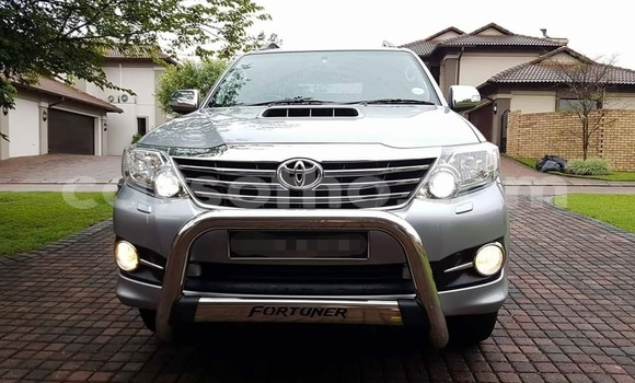 Sayi Na hannu Toyota Fortuner Silver Mota in Maseru a Maseru Sayi Na hannu Toyota Fortuner Silver Mota in Maseru a Maseru