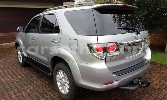 Sayi Na hannu Toyota Fortuner Silver Mota in Maseru a Maseru Sayi Na hannu Toyota Fortuner Silver Mota in Maseru a Maseru