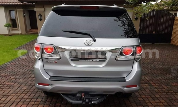 Sayi Na hannu Toyota Fortuner Silver Mota in Maseru a Maseru Sayi Na hannu Toyota Fortuner Silver Mota in Maseru a Maseru