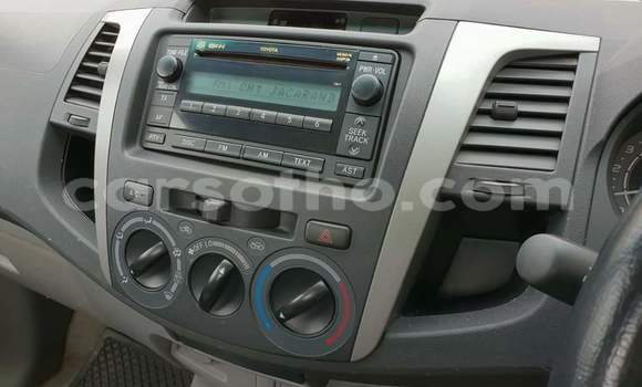 Sayi Na hannu Toyota Hilux White Mota in Maseru a Maseru Sayi Na hannu Toyota Hilux White Mota in Maseru a Maseru