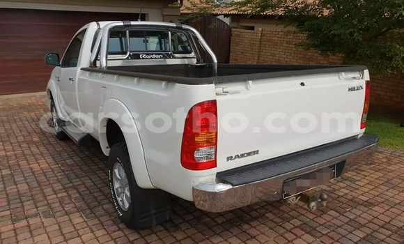 Sayi Na hannu Toyota Hilux White Mota in Maseru a Maseru Sayi Na hannu Toyota Hilux White Mota in Maseru a Maseru