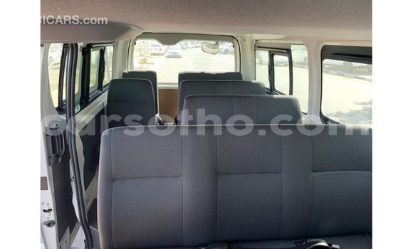 Sayi Imported Toyota Hiace White Mota in Import - Dubai a Maseru Sayi Imported Toyota Hiace White Mota in Import - Dubai a Maseru