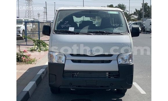 Sayi Imported Toyota Hiace White Mota in Import - Dubai a Maseru Sayi Imported Toyota Hiace White Mota in Import - Dubai a Maseru
