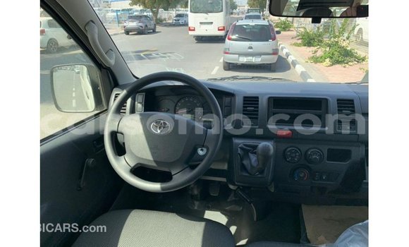 Sayi Imported Toyota Hiace White Mota in Import - Dubai a Maseru Sayi Imported Toyota Hiace White Mota in Import - Dubai a Maseru