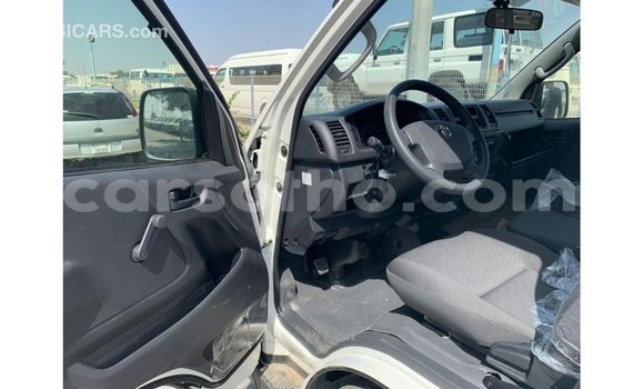 Sayi Imported Toyota Hiace White Mota in Import - Dubai a Maseru Sayi Imported Toyota Hiace White Mota in Import - Dubai a Maseru