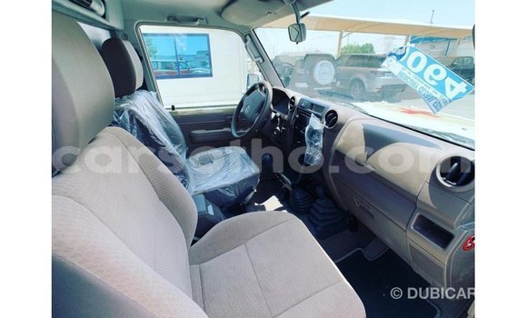 Sayi Imported Toyota Land Cruiser Beige Mota in Import - Dubai a Maseru Sayi Imported Toyota Land Cruiser Beige Mota in Import - Dubai a Maseru